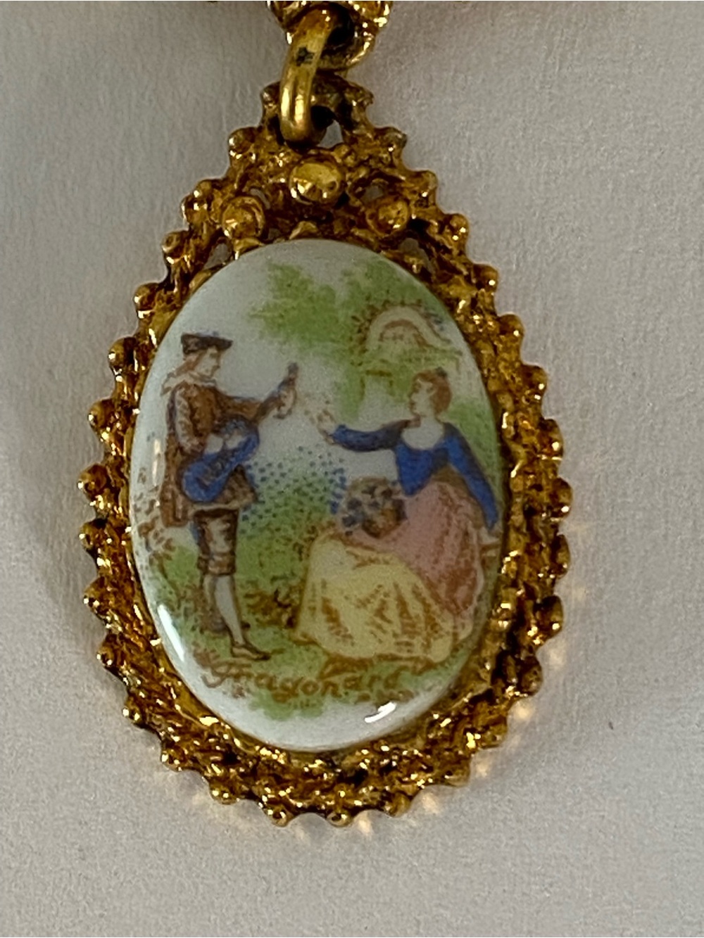 Vintage Fragonard Style Courting Couple Porcelain Dangle Brooch Gold Tone